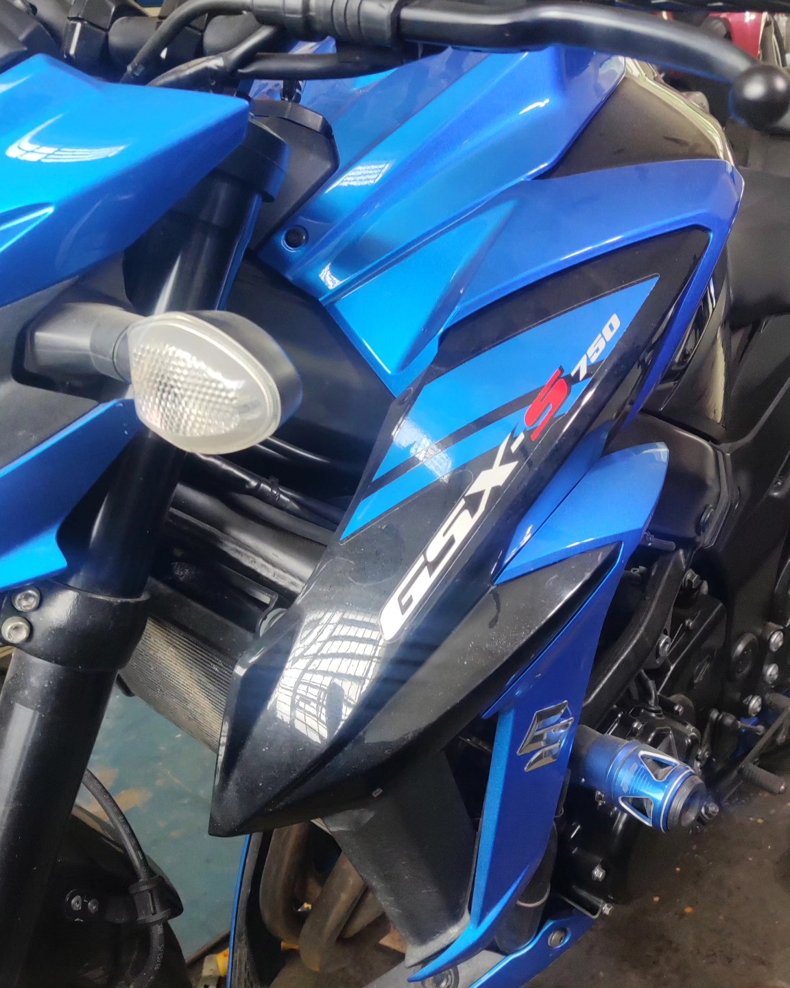 Suzuki GSX-S 750 na oficina